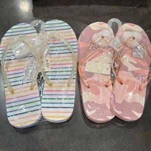 Aeropostale Multi Stripe & Pink Camo Flip Flops Bundle